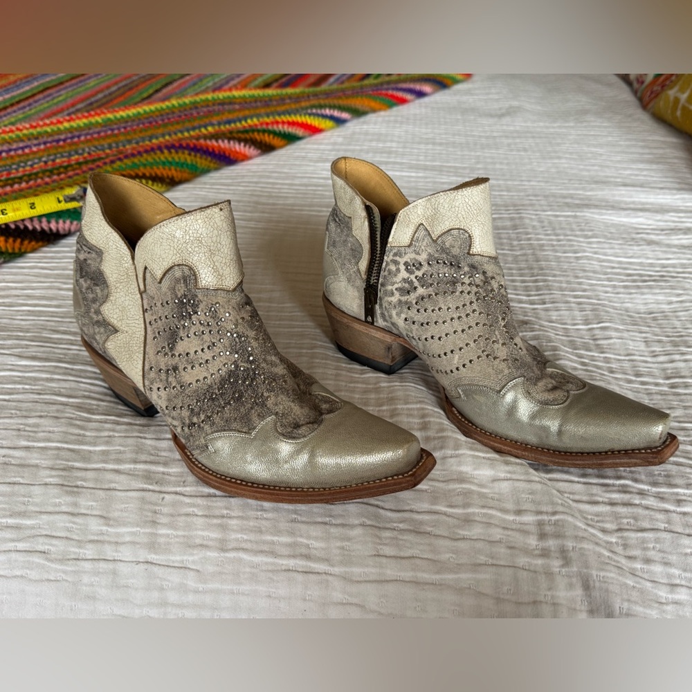 Old Gringo Silver and Cream Ankle Boots